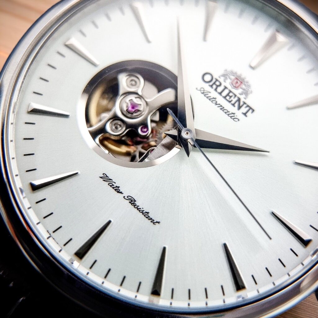 Orient FAG02005W0 - Thiết kế lộ máy điểm nhấn nổi bật