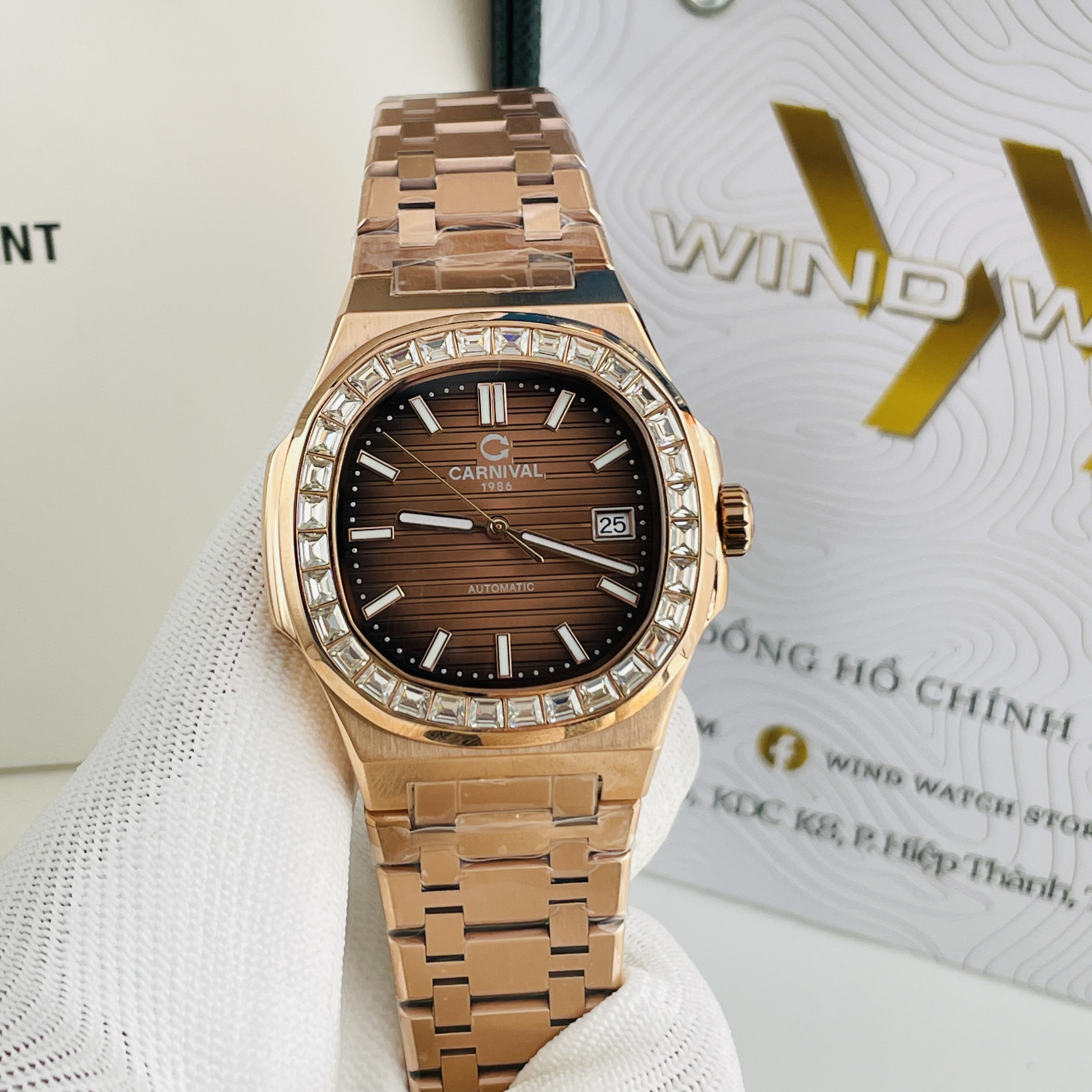 CARNIVAL 8108G-VH-N AUTOMATIC - KÍNH SAPPHIRE 3 carnival 8108g dây kim loại