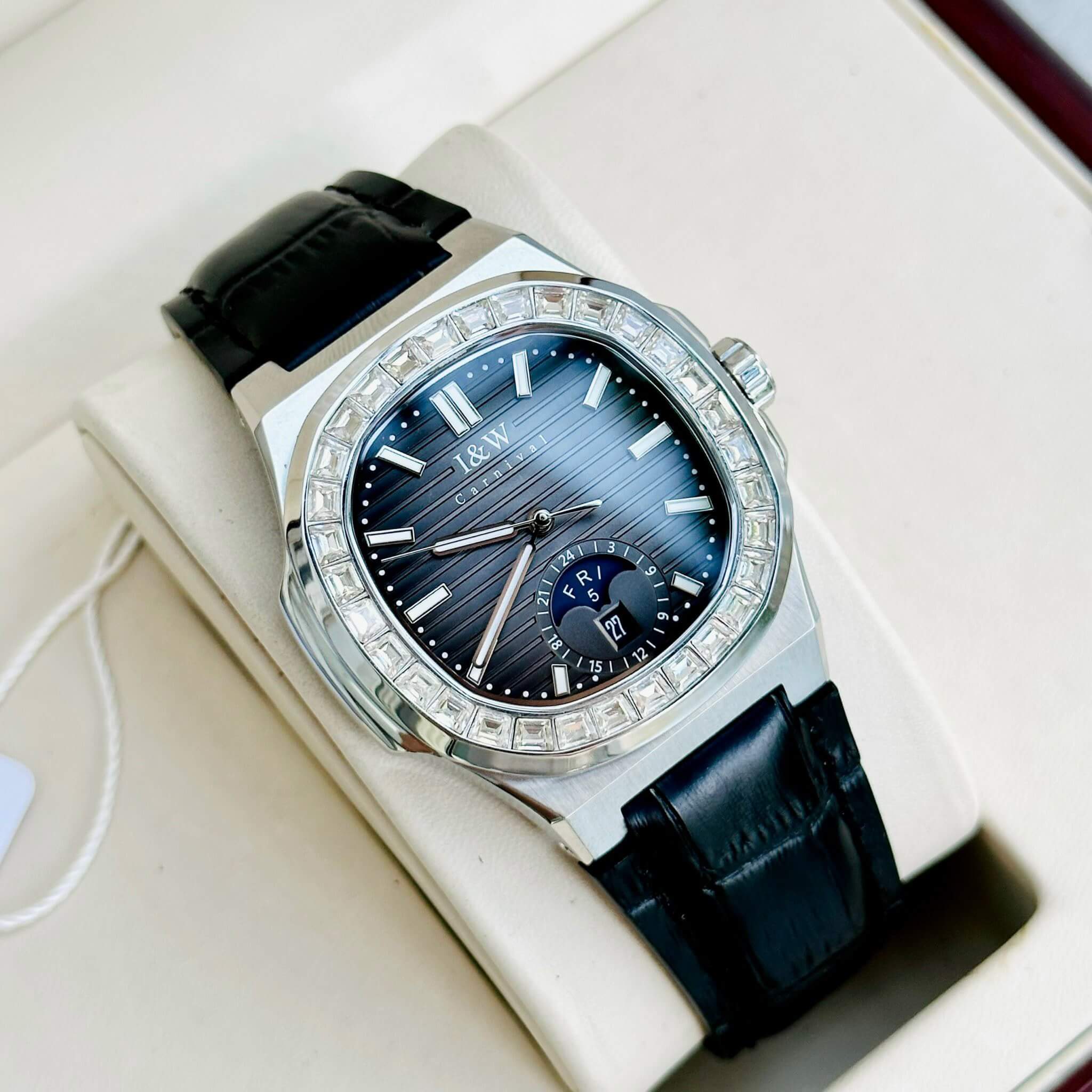 Carnival I&W 735G - Dây Da - Mặt Xám - Kính Sapphire 3 Carnival I&W 735G - Dây Da - Mặt Xám - Kính Sapphire - Ảnh 3