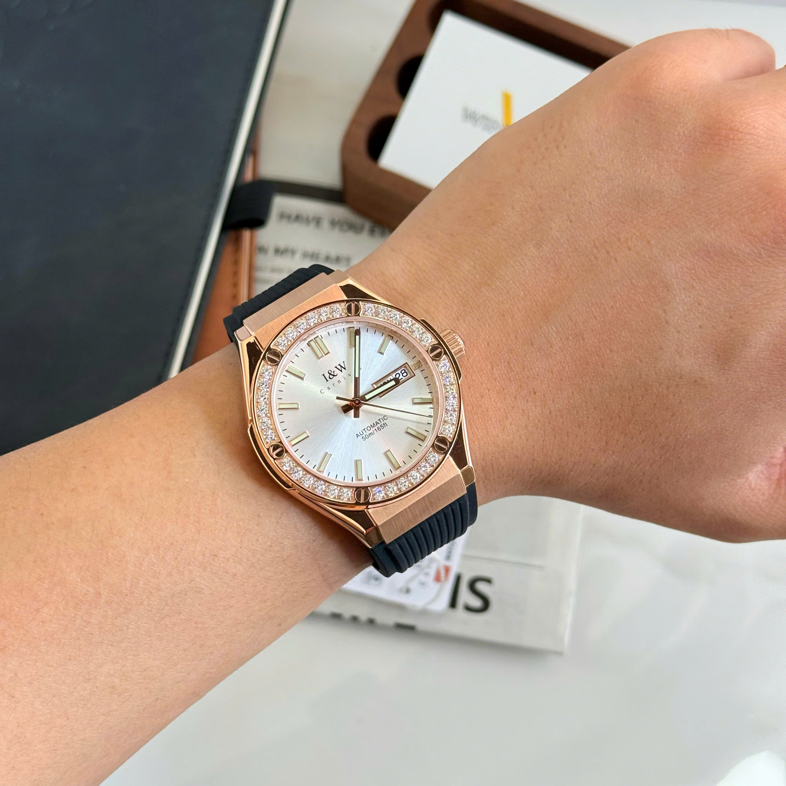 I&W Carnival 55851G-VH - Viền Đá - Trắng 4 I&W Carnival 55851G Rosegold Mặt Trắng